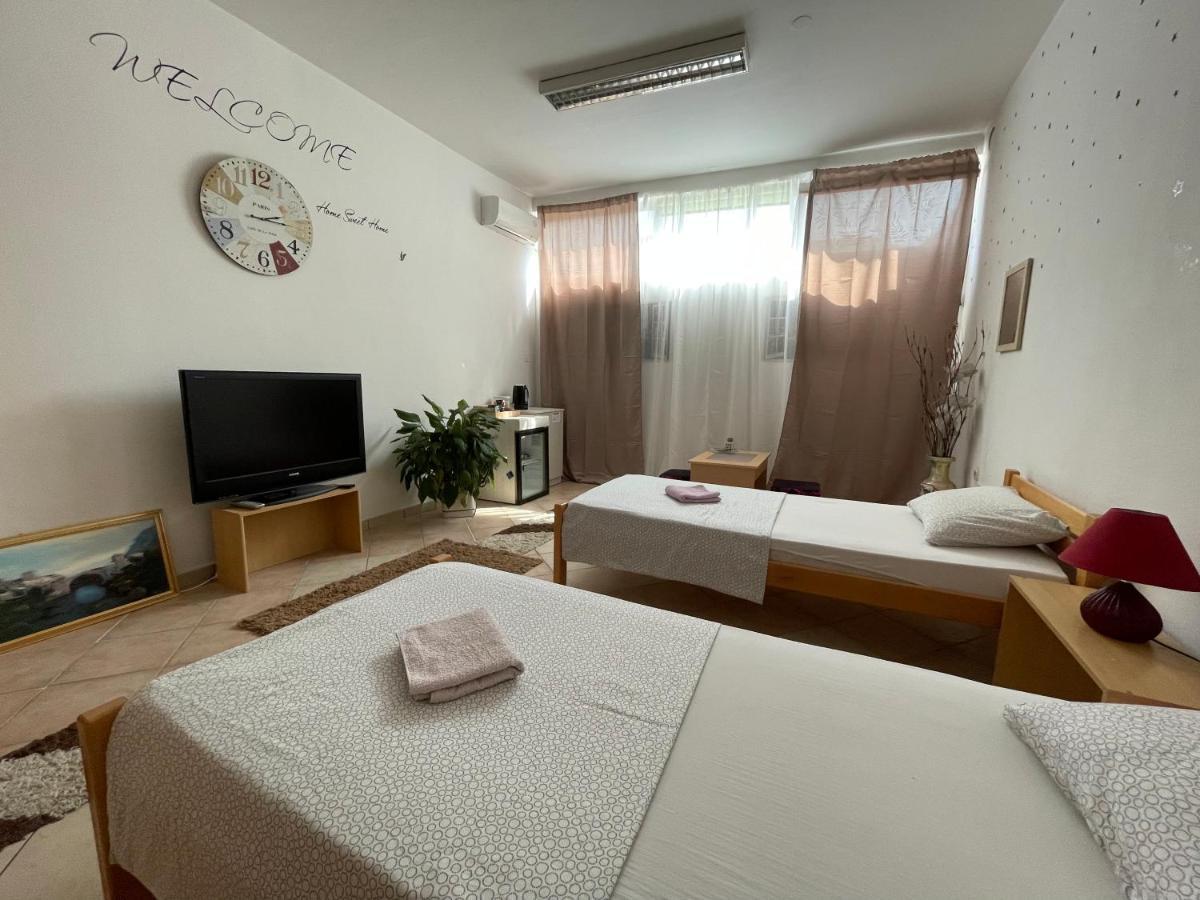Rooms Deny Mostar Exteriör bild